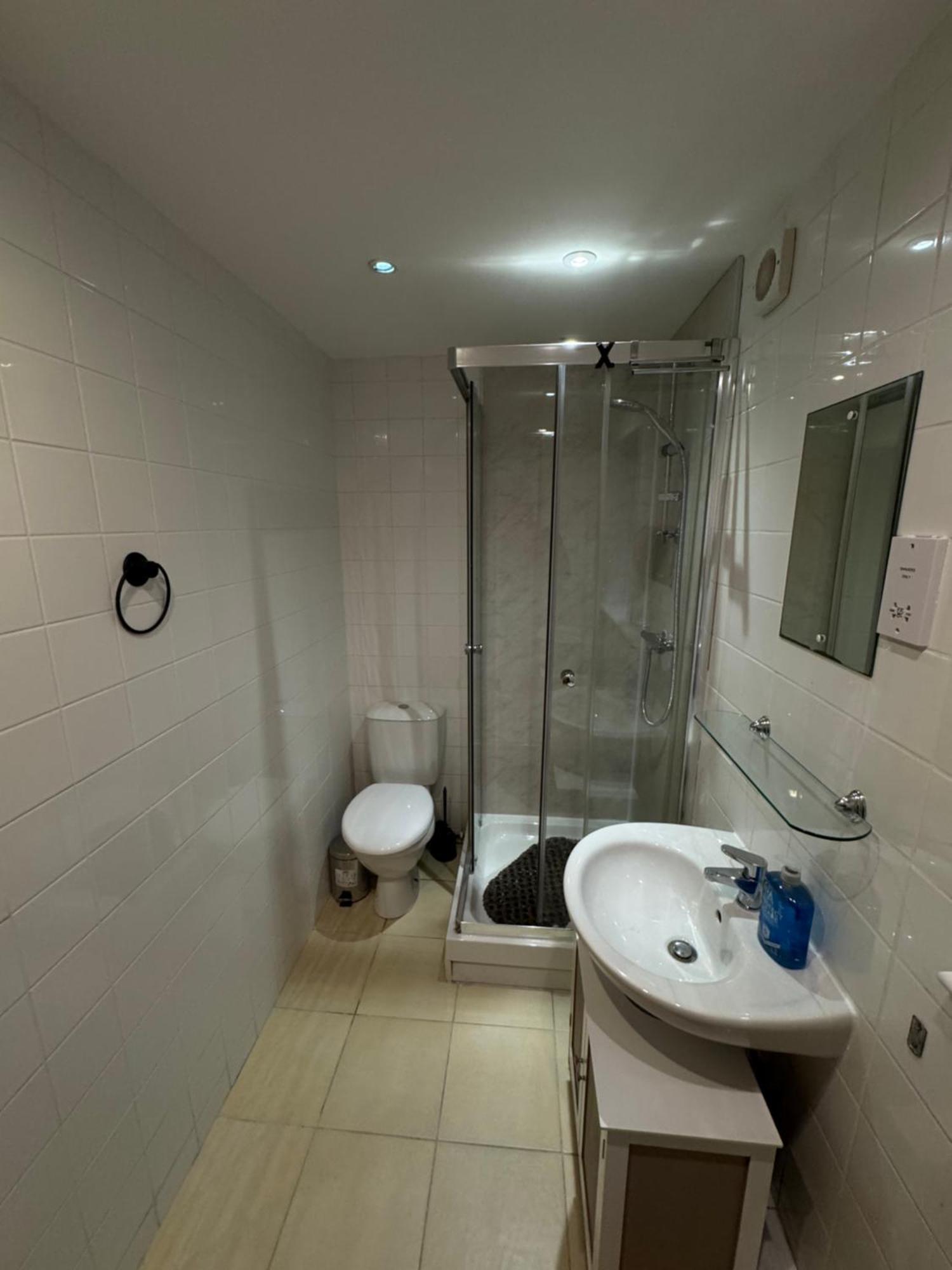 The Vogue Stay, 3 Bedrooms, 2 Bathrooms, Ideal For Jr & Oxford Hospitals, Free Carpark, Conveniently Located For Ring Road Access, 2 Miles From Oxford City Centre Easy Car & Bus Route Exterior photo