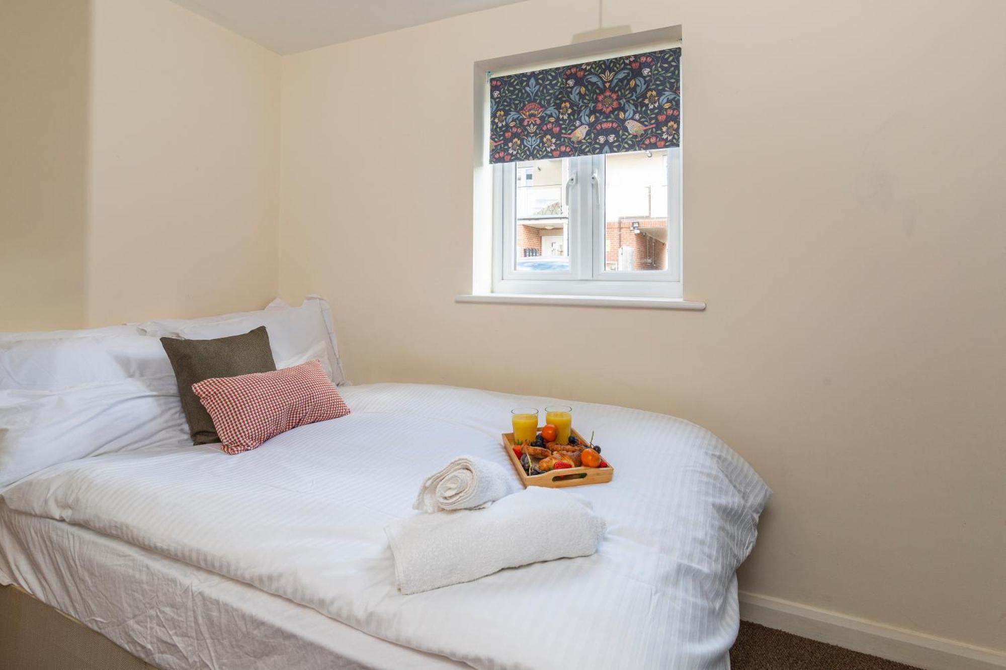The Vogue Stay, 3 Bedrooms, 2 Bathrooms, Ideal For Jr & Oxford Hospitals, Free Carpark, Conveniently Located For Ring Road Access, 2 Miles From Oxford City Centre Easy Car & Bus Route Exterior photo